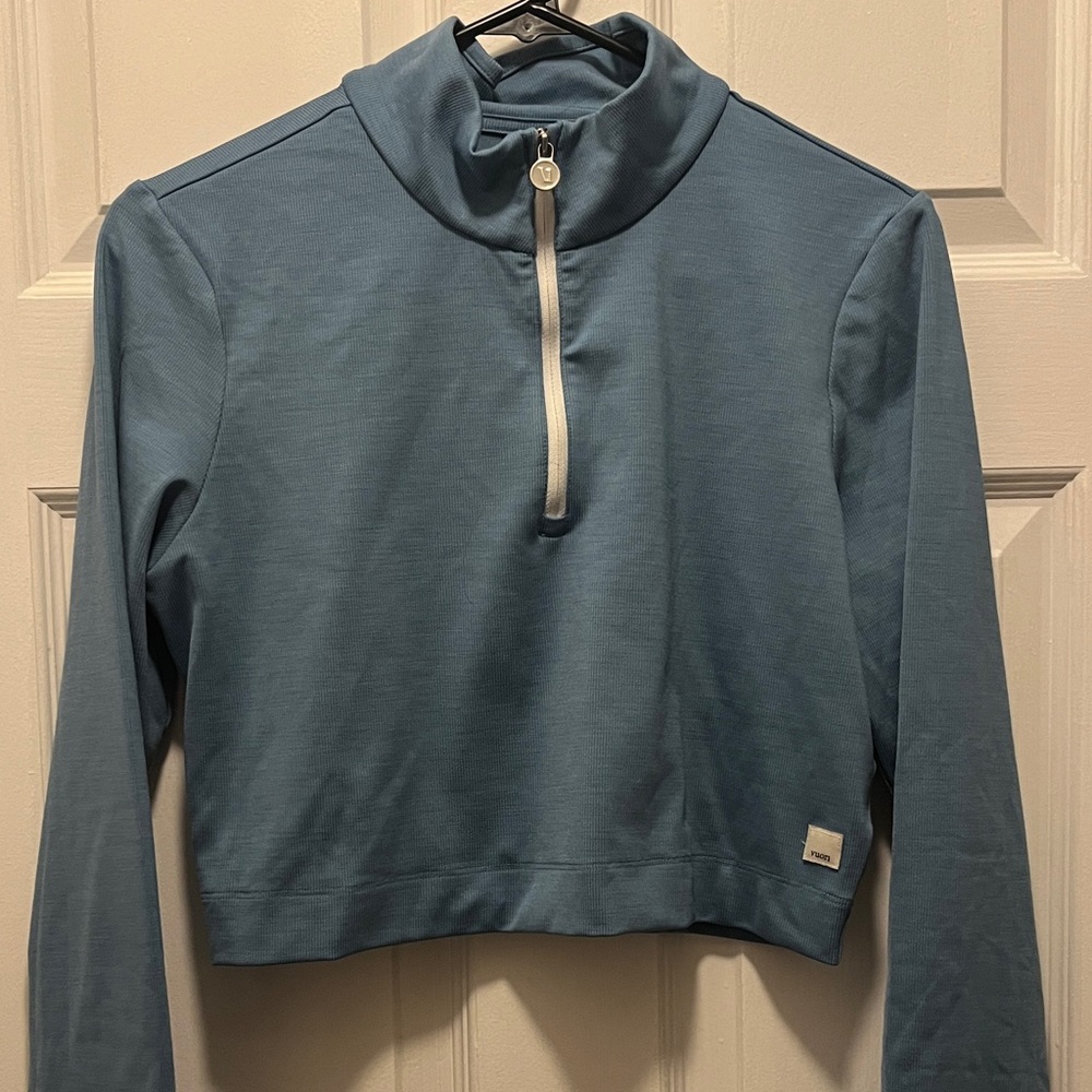 Vuori Blue Women's crop half zip size XL fits like M